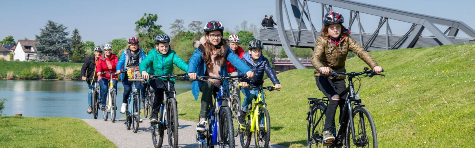 Radfahrer:innen Ladenburg Neckar Bury Objekt