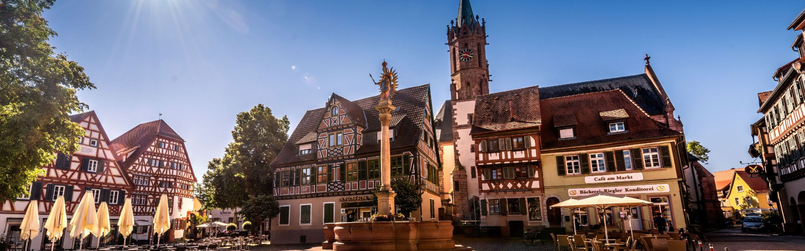 Der Marktplatz in Ladenburg mit Fachwerkhäusern 