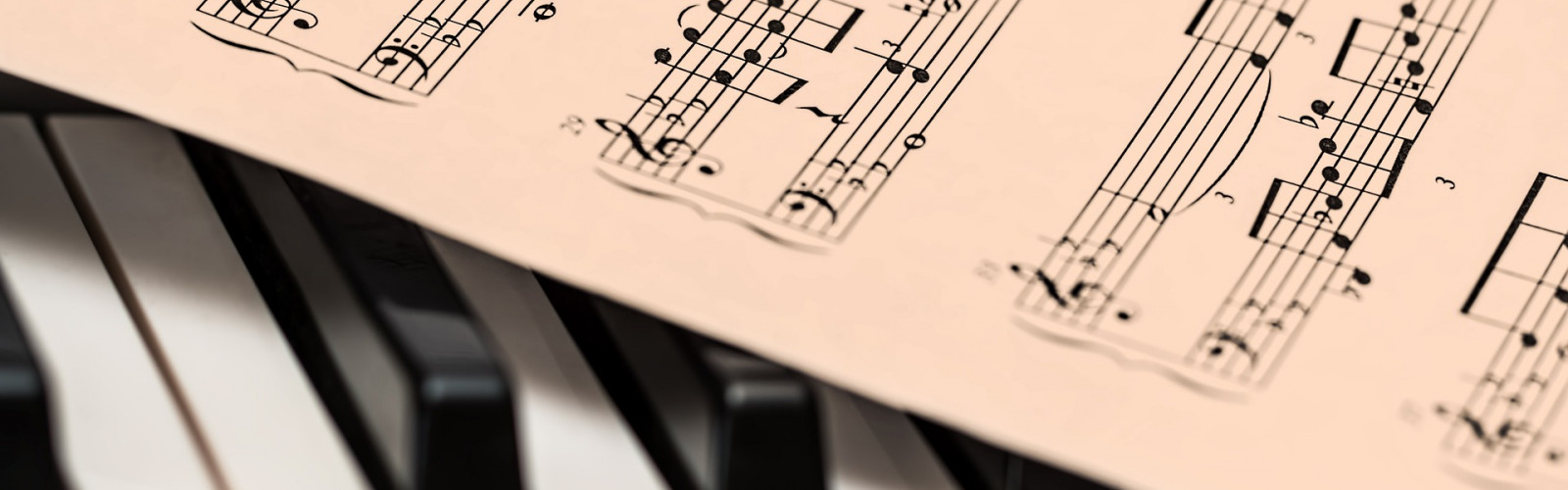 Noten und Piano im Detail