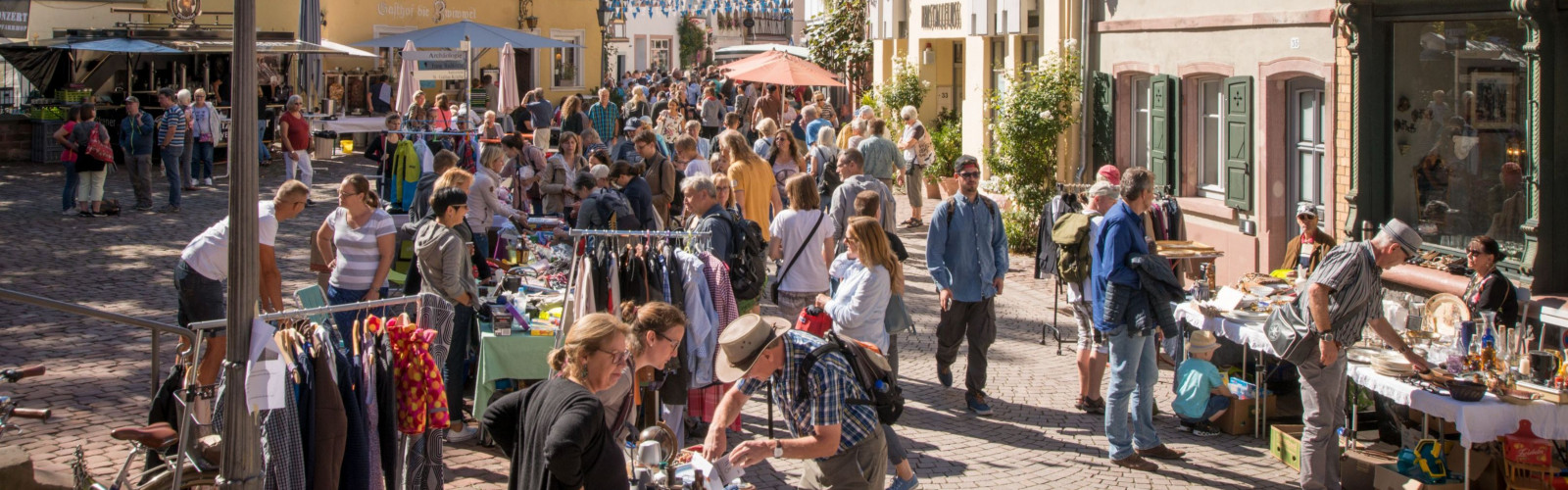Flohmarktstände auf dem Ladenburger Altstadtfest