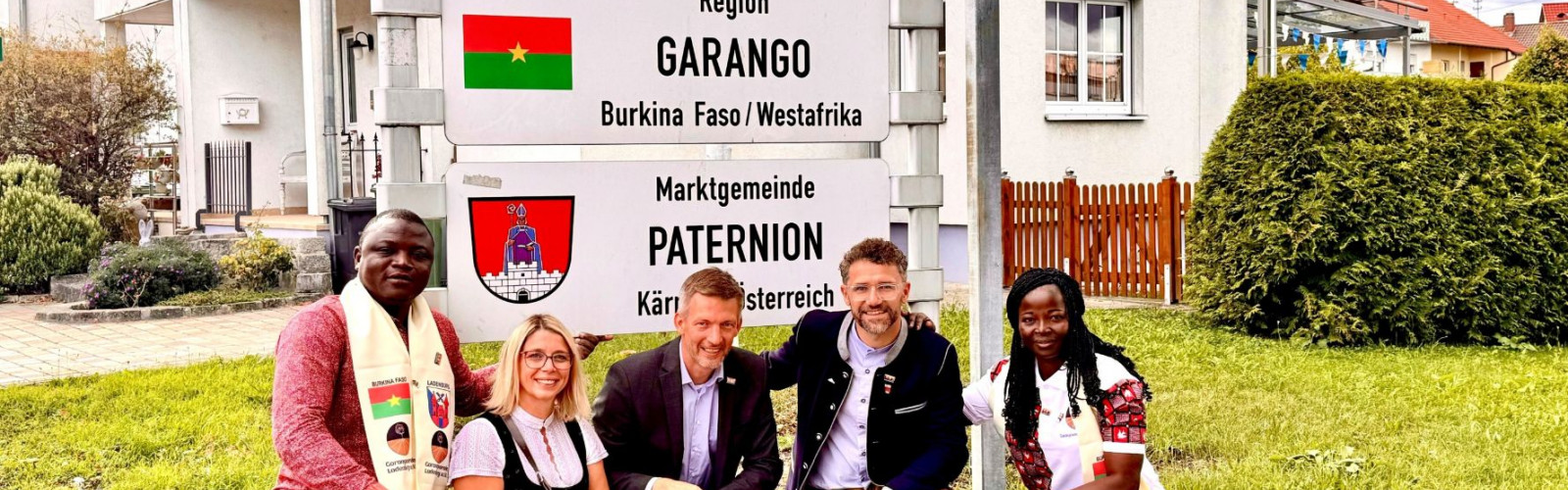 Bürgermeister Stefan Schmutz mit Vertretern aus Paternion und Garango