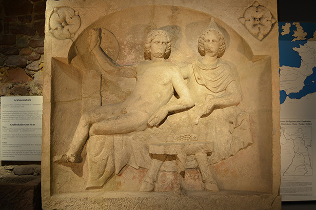 Relief der Götter Mithras und Sol 
